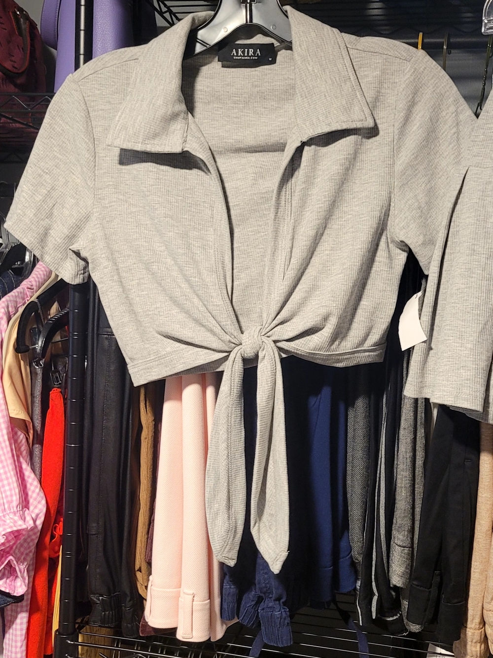 AKIRA Women's Gray Tie-Front Cropped Top